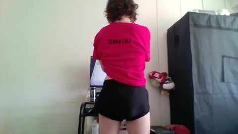 Snapshot of smoothvodka chatting on 09/18/25, 08:44 Bambi--Vodka online show from 09/18/25, 08:44