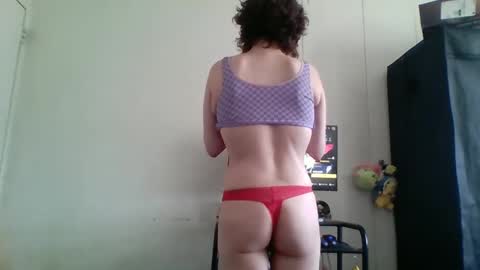 Snapshot of smoothvodka chatting on 10/18/25, 07:03 Bambi--Vodka online show from 10/18/25, 07:03