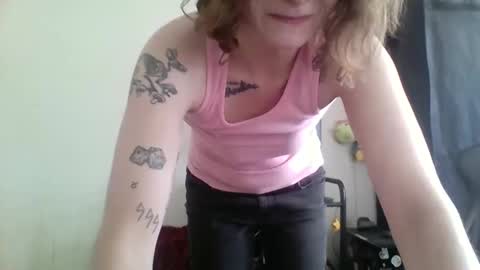 Snapshot of smoothvodka chatting on 10/31/25, 07:26 Bambi--Vodka online show from 10/31/25, 07:26