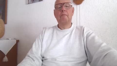 Snapshot of smoothy5460 chatting on 05/05/26, 01:41 smoothy5460 online show from 05/05/26, 01:41