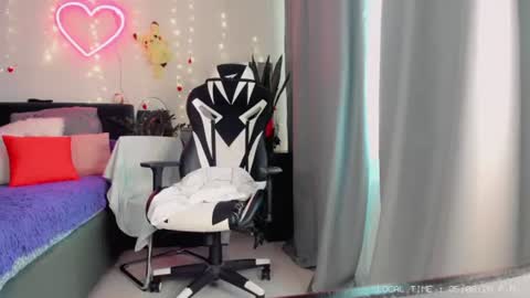 Snapshot of smurfette77 chatting on 07/28/26, 02:13 Sex-machine is my passion activate it with your tips and enjoy with me online show from 07/28/26, 02:13