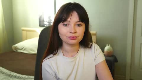 Snapshot of sn0wy_queen chatting on 02/17/26, 02:30 Lissy online show from 02/17/26, 02:30