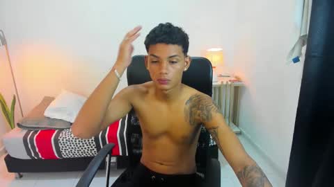 Snapshot of snak_master1 chatting on 10/15/25, 02:39 snak_master1 online show from 10/15/25, 02:39