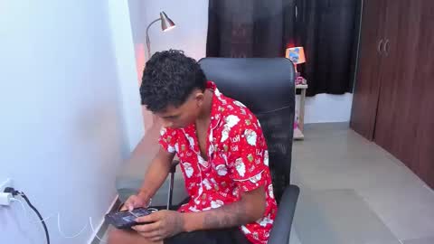 Snapshot of snak_master1 chatting on 11/13/25, 03:22 snak_master1 online show from 11/13/25, 03:22