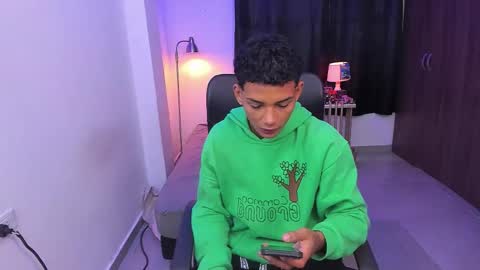 Snapshot of snak_master1 chatting on 11/18/25, 02:54 snak_master1 online show from 11/18/25, 02:54