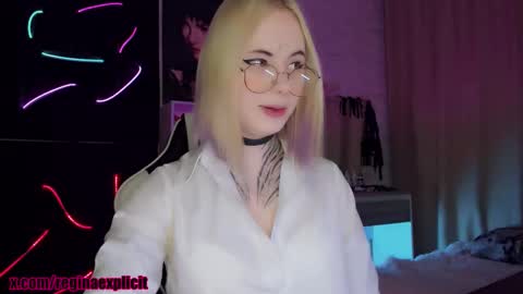 Snapshot of snake_bites chatting on 11/13/25, 10:08 Reeginaaaaa online show from 11/13/25, 10:08