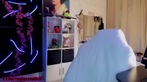 Snapshot of snake_bites chatting on 04/10/26, 10:03 Reeginaaaaa online show from 04/10/26, 10:03