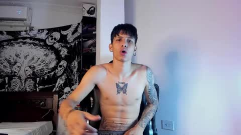 Snapshot of snakebutterfly chatting on 04/20/26, 05:05 snakebutterfly online show from 04/20/26, 05:05