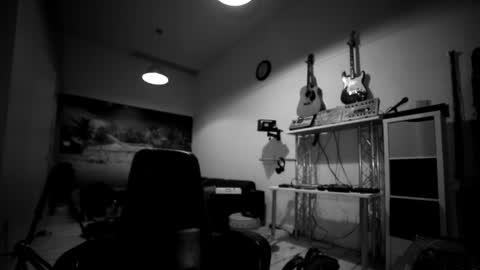 Snapshot of sneaky1985 chatting on 12/21/25, 05:09 sneaky1985 online show from 12/21/25, 05:09