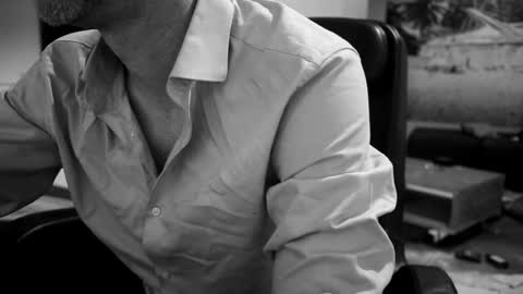 Snapshot of sneaky1985 chatting on 02/26/26, 03:44 sneaky1985 online show from 02/26/26, 03:44