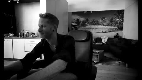 Snapshot of sneaky1985 chatting on 03/22/26, 02:20 sneaky1985 online show from 03/22/26, 02:20