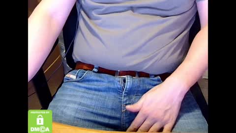 Snapshot of sneakybill82 chatting on 12/21/24, 01:32 Sneakybill online show from 12/21/24, 01:32