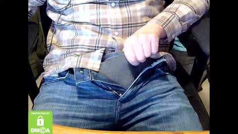 Snapshot of sneakybill82 chatting on 02/17/25, 09:52 Sneakybill online show from 02/17/25, 09:52