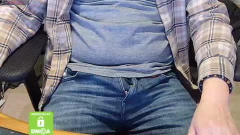 Snapshot of sneakybill82 chatting on 03/04/25, 08:38 Sneakybill online show from 03/04/25, 08:38