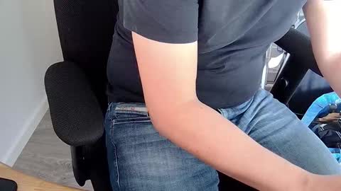 Snapshot of sneakybill82 chatting on 09/17/25, 06:04 Sneakybill online show from 09/17/25, 06:04