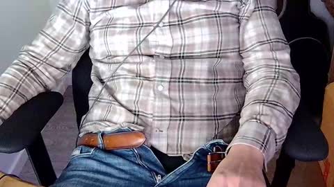 Snapshot of sneakybill82 chatting on 10/21/25, 08:42 Sneakybill online show from 10/21/25, 08:42