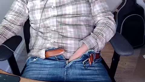 Snapshot of sneakybill82 chatting on 10/28/25, 09:39 Sneakybill online show from 10/28/25, 09:39