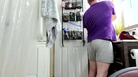 Snapshot of sneakypeteyo1 chatting on 04/06/26, 03:15 sneakypeteyo1 online show from 04/06/26, 03:15