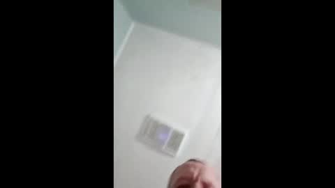 Snapshot of sneakypeteyo1 chatting on 04/16/26, 04:35 sneakypeteyo1 online show from 04/16/26, 04:35