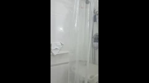 Snapshot of sneakypeteyo1 chatting on 04/19/26, 03:39 sneakypeteyo1 online show from 04/19/26, 03:39