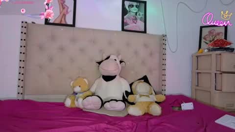 Snapshot of sneakyy_fantasy chatting on 06/14/26, 09:00 Hellen online show from 06/14/26, 09:00