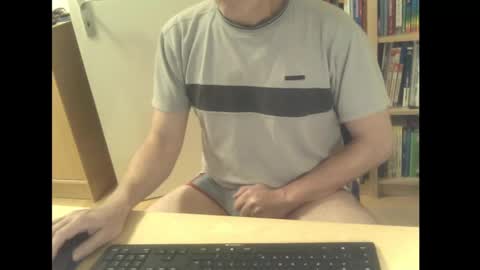 Snapshot of sneaxfreund chatting on 03/10/25, 12:18 sneaxfreund online show from 03/10/25, 12:18