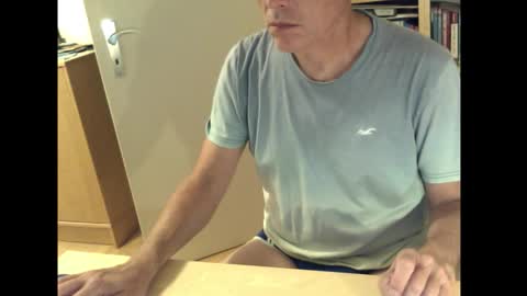 Snapshot of sneaxfreund chatting on 10/12/25, 10:42 sneaxfreund online show from 10/12/25, 10:42