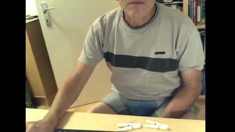 Snapshot of sneaxfreund chatting on 10/16/25, 10:33 sneaxfreund online show from 10/16/25, 10:33