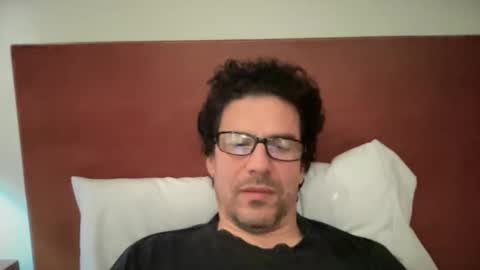 Snapshot of snfrisco76 chatting on 11/26/25, 04:46 snfrisco76 online show from 11/26/25, 04:46