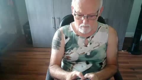 Snapshot of snobird1957 chatting on 08/06/26, 07:49 snobird1957 online show from 08/06/26, 07:49