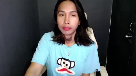 Snapshot of snow_2000 chatting on 04/17/26, 01:52 snow_2000 online show from 04/17/26, 01:52