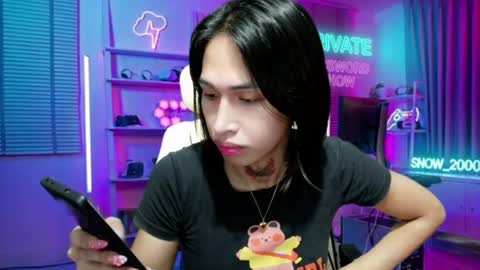 Snapshot of snow_2000 chatting on 06/27/26, 01:43 snow_2000 online show from 06/27/26, 01:43