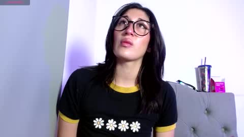 Snapshot of snow_baall chatting on 11/19/25, 03:39 IG OF red moonn online show from 11/19/25, 03:39