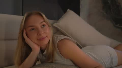 Candice Snow online show from 03/12/25, 12:36