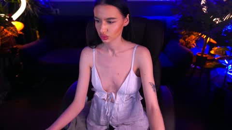 snow_whiteeex online show from 01/16/25, 05:12