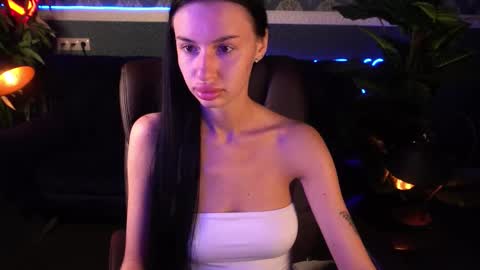 snow_whiteeex online show from 09/10/25, 05:40