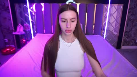 snow_whiteeex online show from 04/15/26, 06:42