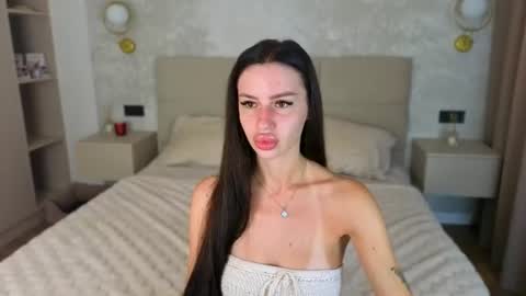Snapshot of snow_whiteeex chatting on 07/15/26, 05:23 snow_whiteeex online show from 07/15/26, 05:23