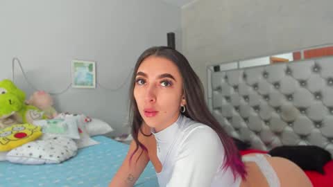 Snapshot of snowbabyxox chatting on 12/13/24, 06:38 snowbabyxox online show from 12/13/24, 06:38