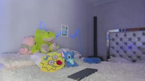 Snapshot of snowbabyxox chatting on 03/03/25, 06:12 snowbabyxox online show from 03/03/25, 06:12