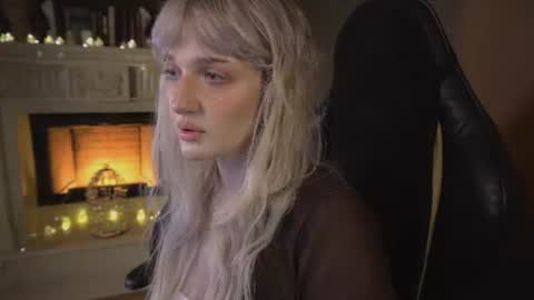 Snapshot of snowflakeskitty chatting on 07/05/26, 05:36 Ellie online show from 07/05/26, 05:36