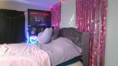 Snapshot of snowie_rose chatting on 04/07/26, 12:11 Snowie Rose online show from 04/07/26, 12:11