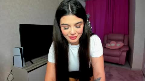 Snapshot of snowingwinter chatting on 12/20/25, 07:21 snowingwinter online show from 12/20/25, 07:21