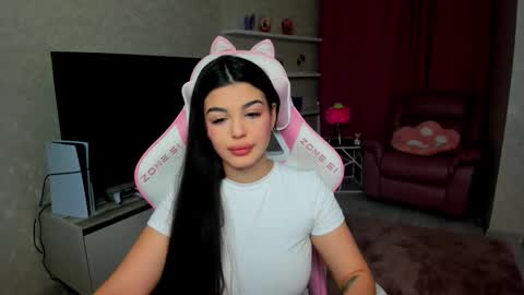 Snapshot of snowingwinter chatting on 01/17/26, 07:39 snowingwinter online show from 01/17/26, 07:39