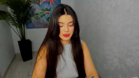 Snapshot of snowingwinter chatting on 02/17/26, 04:20 snowingwinter online show from 02/17/26, 04:20