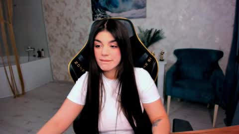 Snapshot of snowingwinter chatting on 02/20/26, 07:36 snowingwinter online show from 02/20/26, 07:36