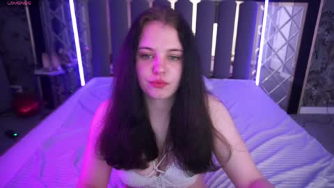 Snapshot of snowwhite_bella chatting on 04/18/26, 07:58 snowwhite_bella online show from 04/18/26, 07:58