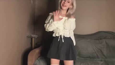 snowy_alice online show from 10/10/25, 12:48