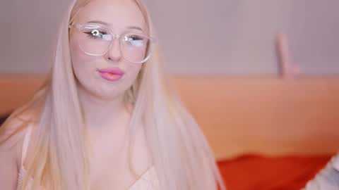 Snowy Bubbles online show from 03/16/26, 12:17