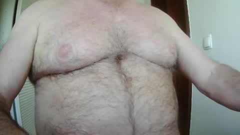 Snapshot of snudge432 chatting on 04/19/26, 04:39 snudge432 online show from 04/19/26, 04:39